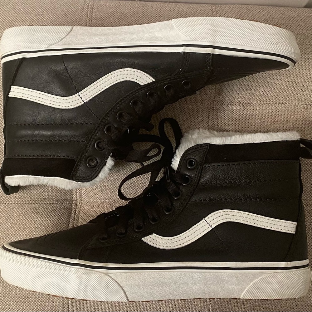 Vans High-Cut Black & White Sherpa Lining Men’s Sneakers/Shoes - Size 8.5 RARE